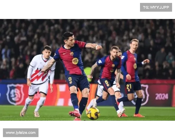 巴萨双星莱万领衔表现出色 展现团队协作与个人实力的完美融合