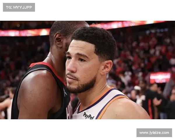 德文·布克父母对其篮球事业的支持与深远影响解析